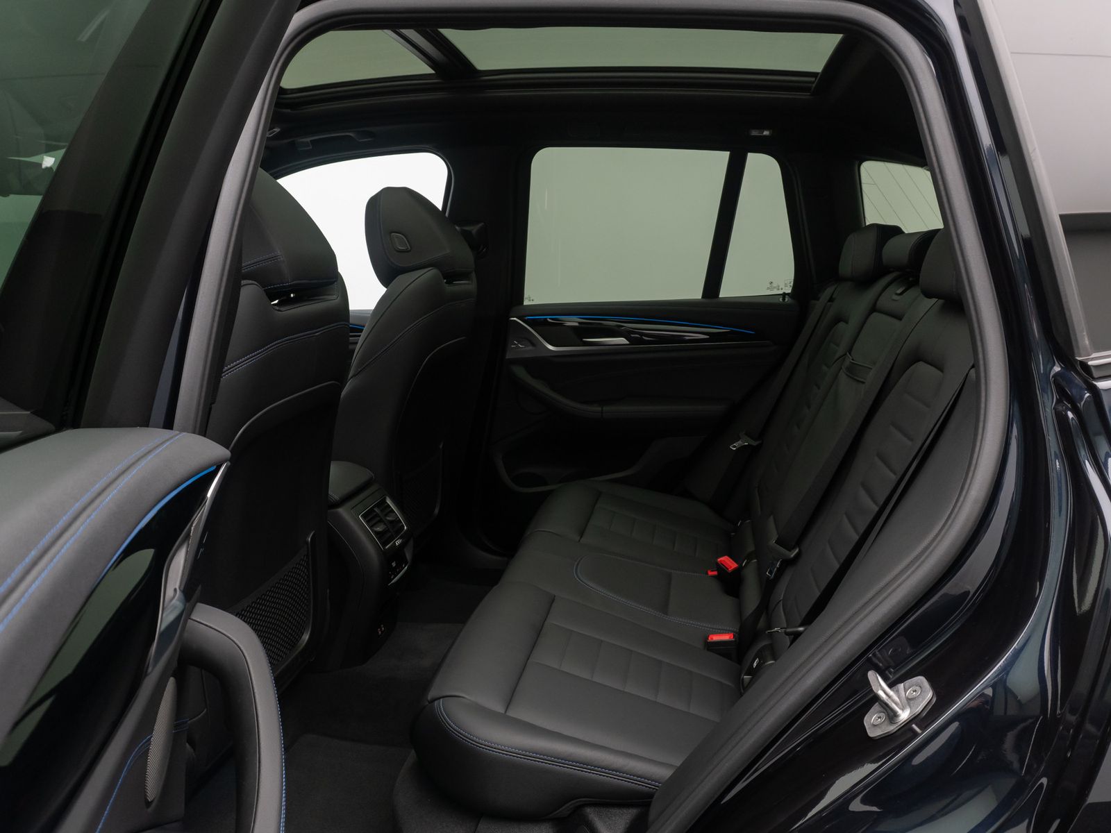 Fahrzeugabbildung BMW iX3 Impressive 360° HUD Alarm Sportsitz H/K ACC