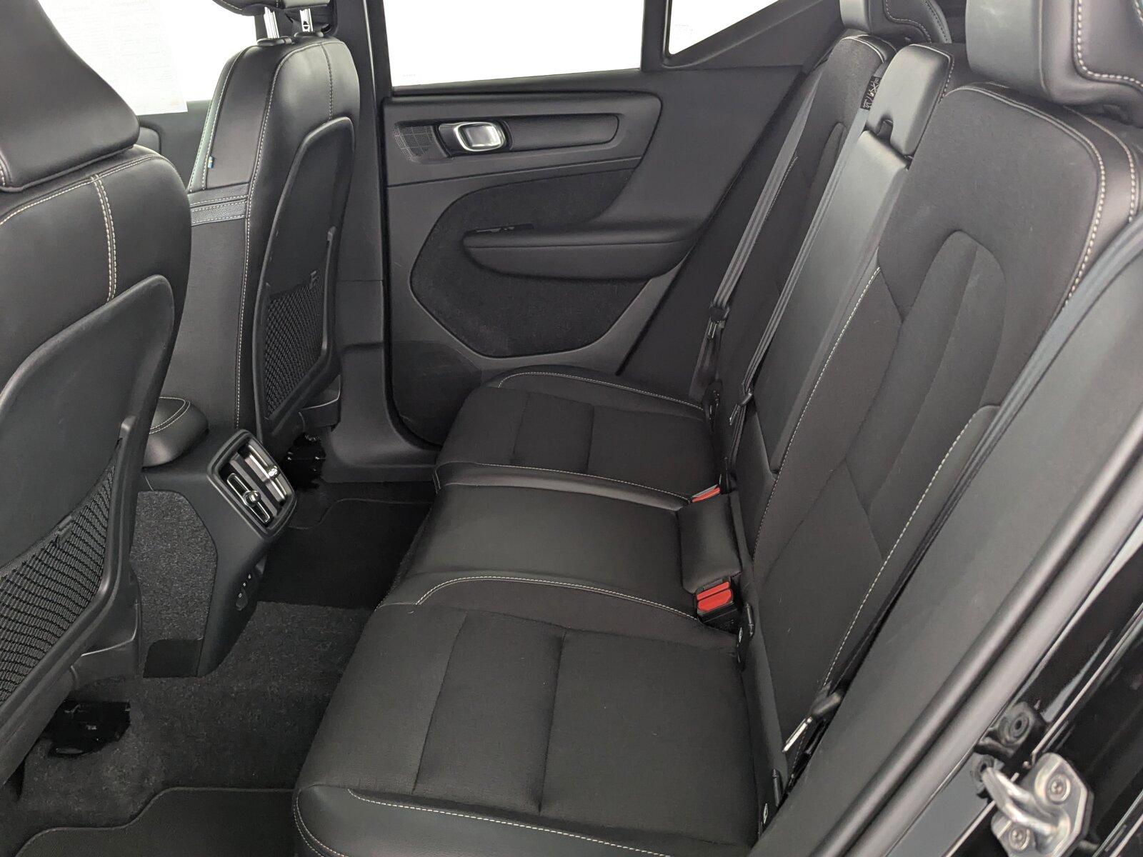 Volvo XC 40 D4 AWD Momentum LED+STDHZG+ACC+CARPLAY+
