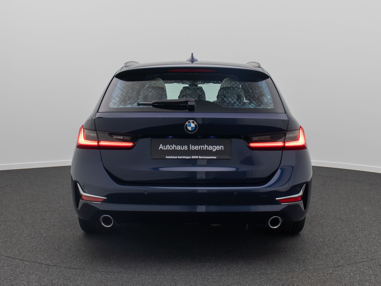 Fahrzeugabbildung BMW 320d xD LuxuryLine 360°HUD DAB H/K Panorama AHK