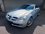 Mercedes-Benz SLK 200 Kompressor Automatik*Kopfraumheizung* - Mercedes-Benz SLK 200 Gebrauchtwagen in Köln