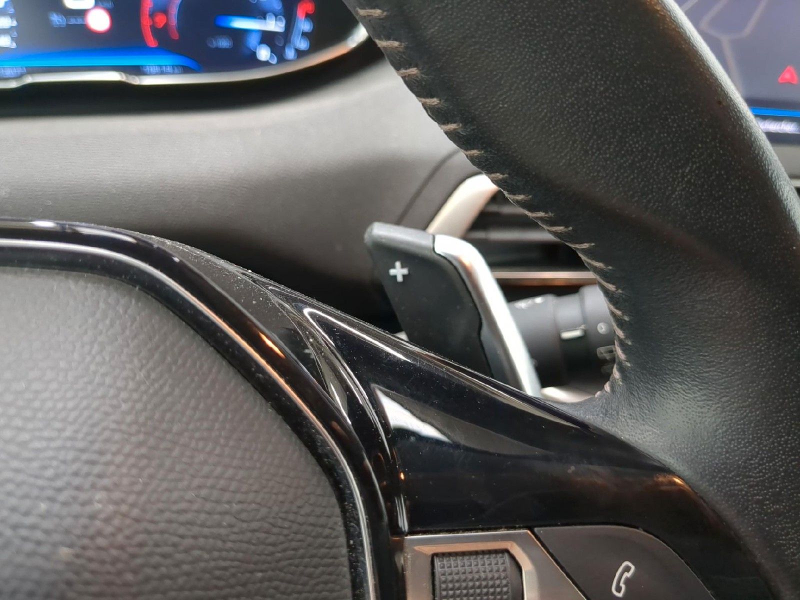 Fahrzeugabbildung Peugeot 3008 Active 1.2T LED/NAVI/PDC/TEMPOMAT