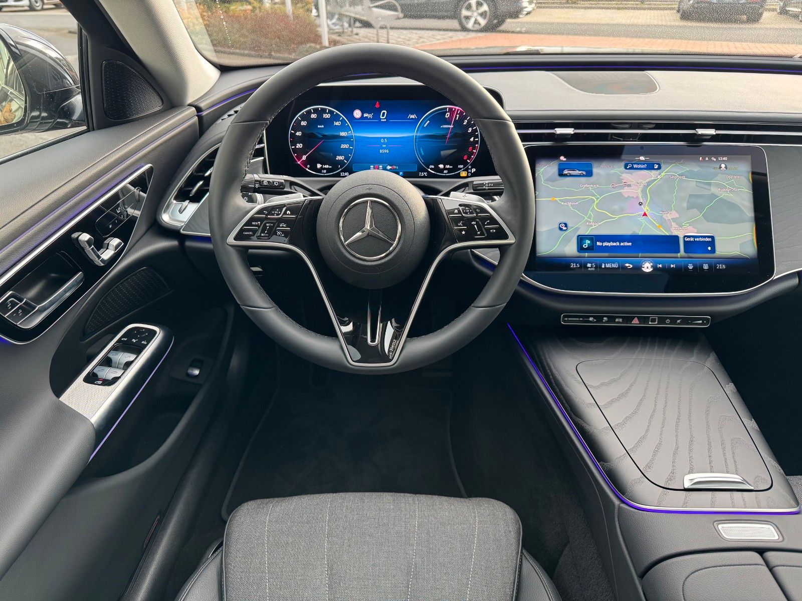 Fahrzeugabbildung Mercedes-Benz E 300de Avantgarde+Pano+AHK+DistrPro+Digital+360