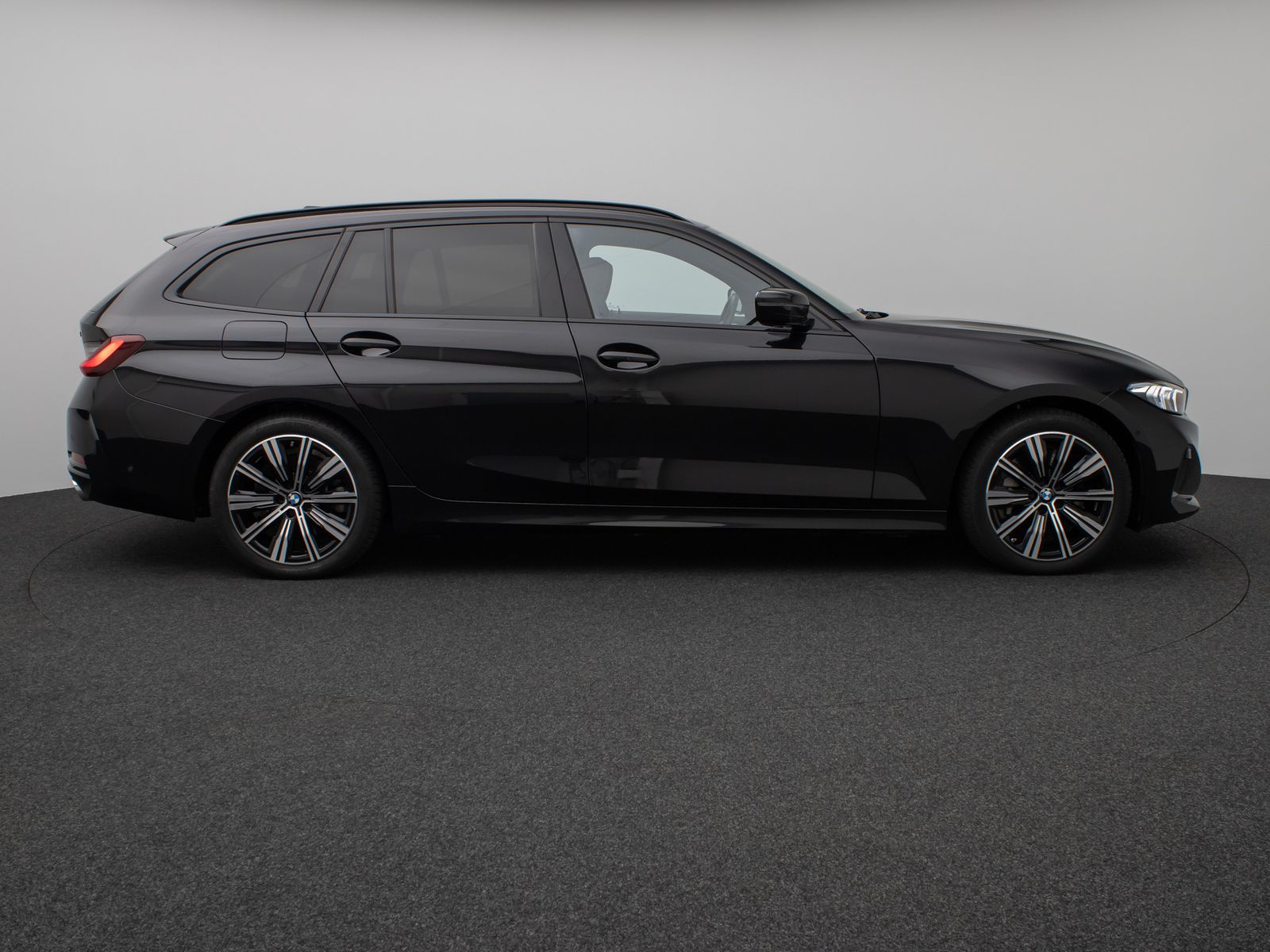 Fahrzeugabbildung BMW 330i xD Kamera HUD H/K ACC Komfort Alarm Sport