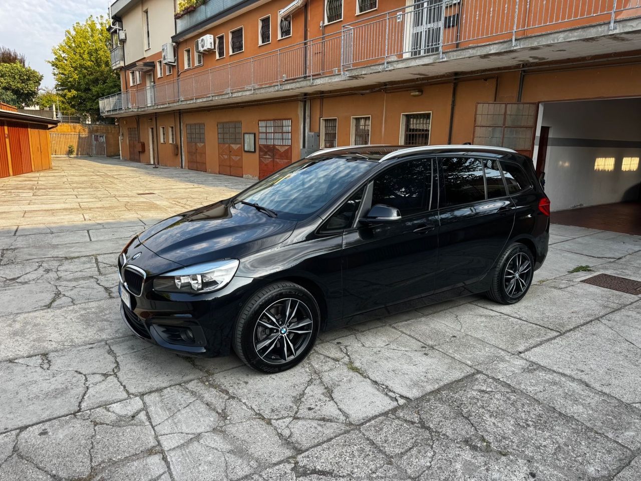 BMW 218 - 1