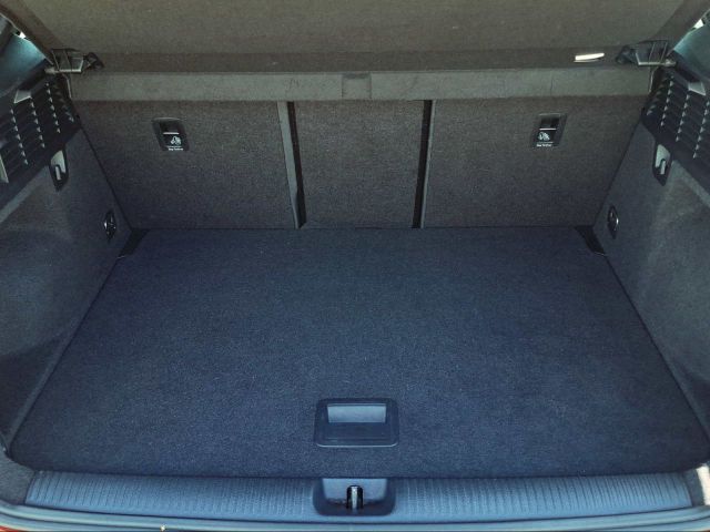 Q2 30 TDI S TRONIC SPORT AZV+NAVI+LED+SHZ