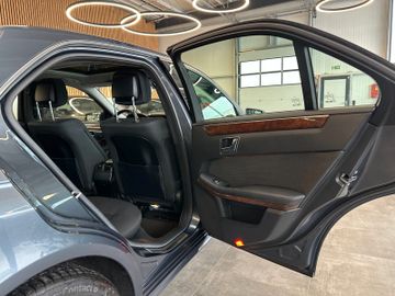 MYAUTOCENTER – Gebraucht- und Jahreswagen mit Werkstattservice in Pfaffenhofen Mercedes-Benz E 220 CDI Limousine BlueEfficiency *2. Hand*SHZ*