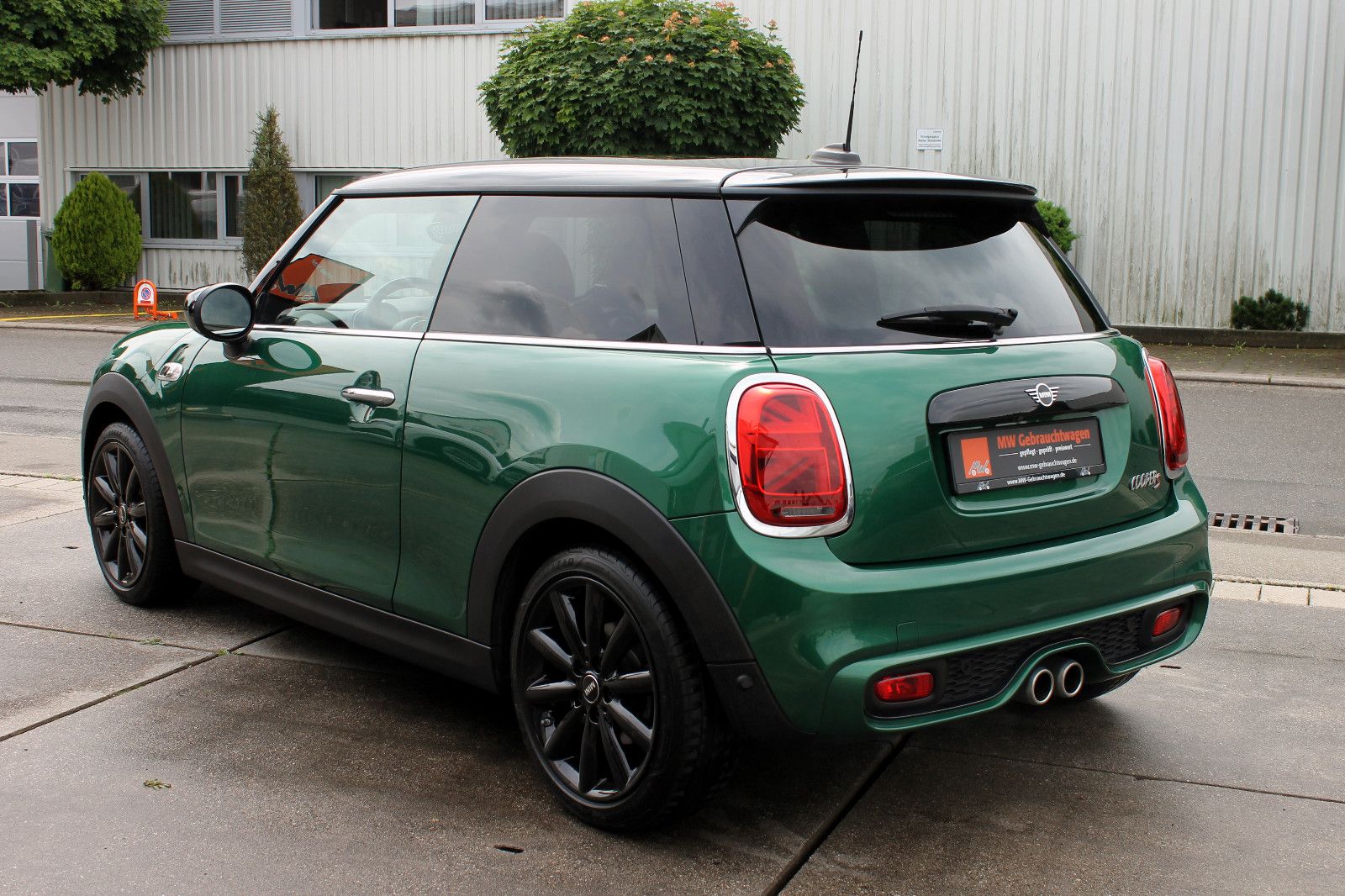 Fahrzeugabbildung MINI Cooper S Automatik LED HUD ACC KAM PANO SHZ PDC