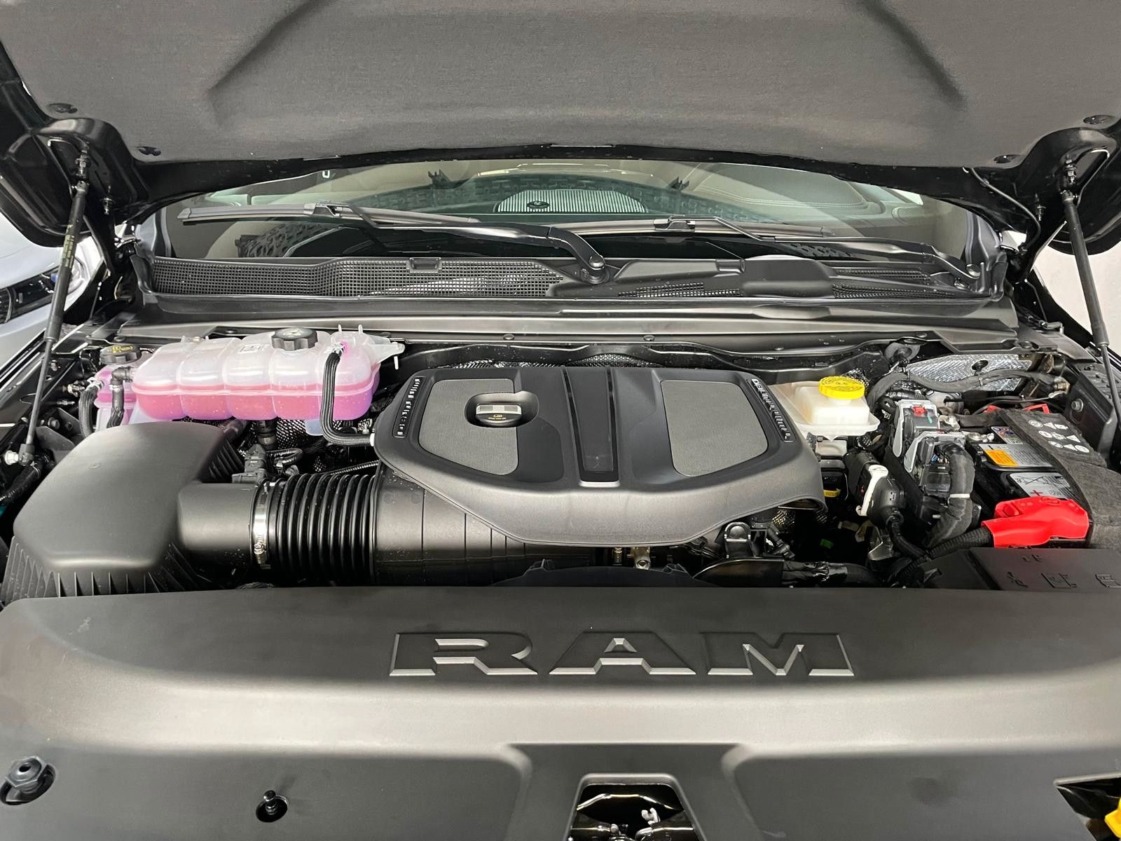 Fahrzeugabbildung Dodge 2025 LARAMIE SPORT 3.0L HURRICANE-BAK REV.-VFW