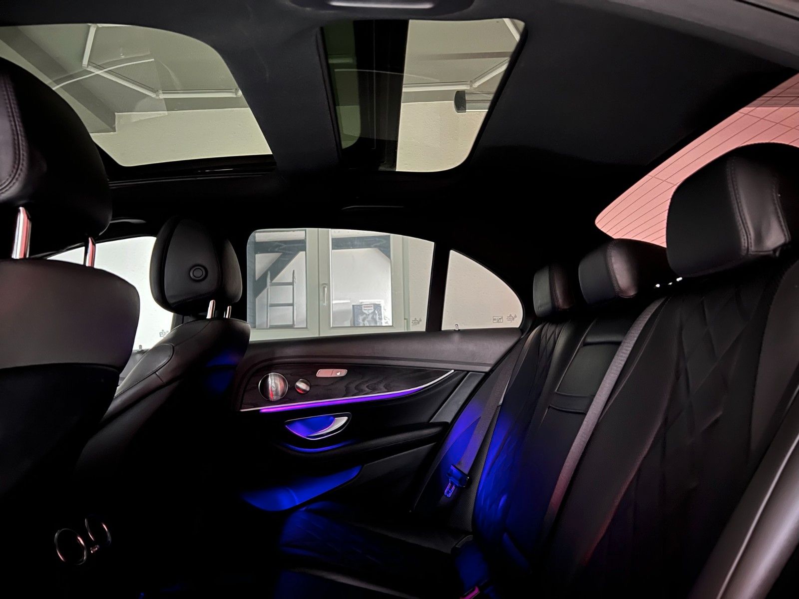 Fahrzeugabbildung Mercedes-Benz E 350 d AMG-LINE/MASSAGE/BURMESTER/DESIGNO/WIDE