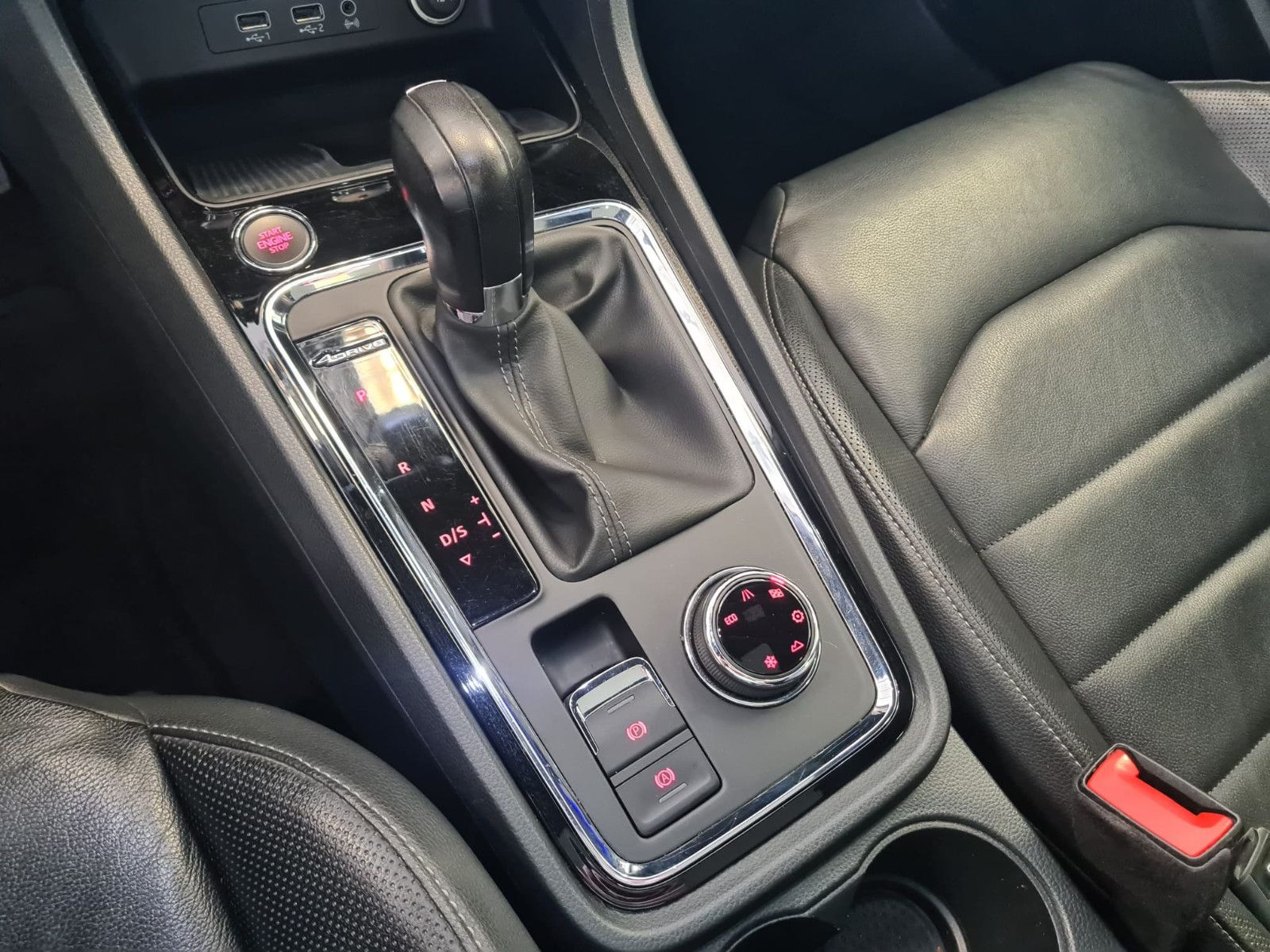 Fahrzeugabbildung SEAT Ateca Xcellence 4Drive / LED / NAVI / KAMERA