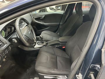 Volvo V40 Cross Country - 9