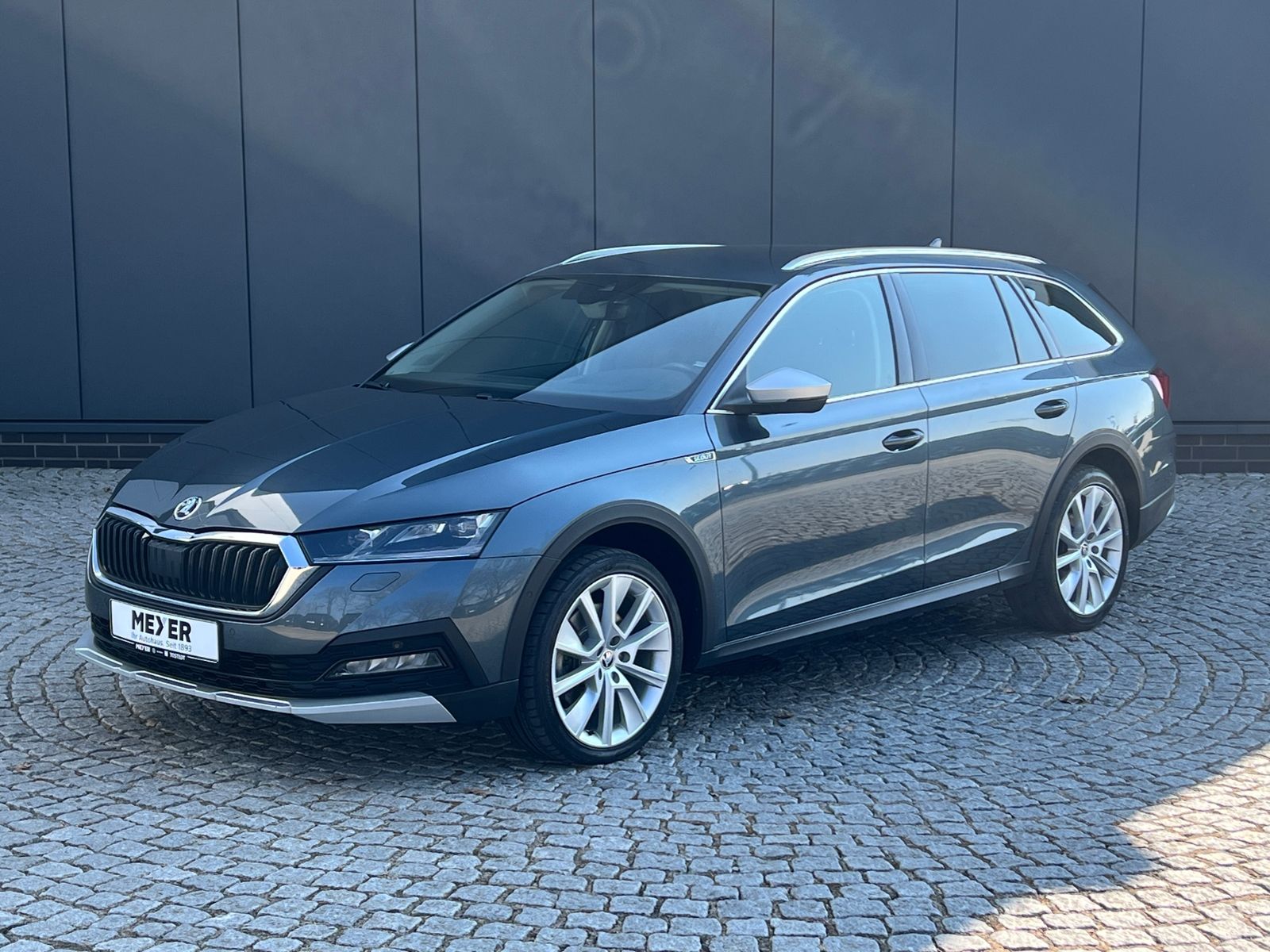Fahrzeugabbildung SKODA Octavia Combi Scout 2.0 TDI DSG 4x4 *AHK, Navi,