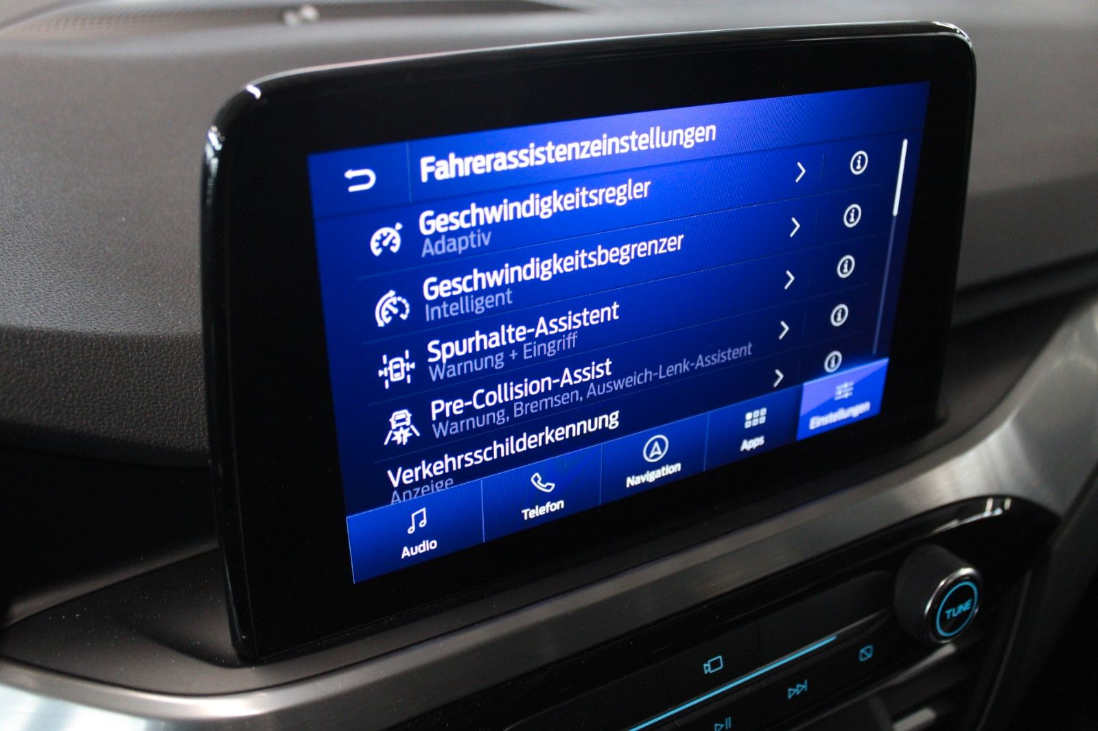 Fahrzeugabbildung Ford Kuga PHEV Titanium X ACC AHK HUD LED Cam WinterP