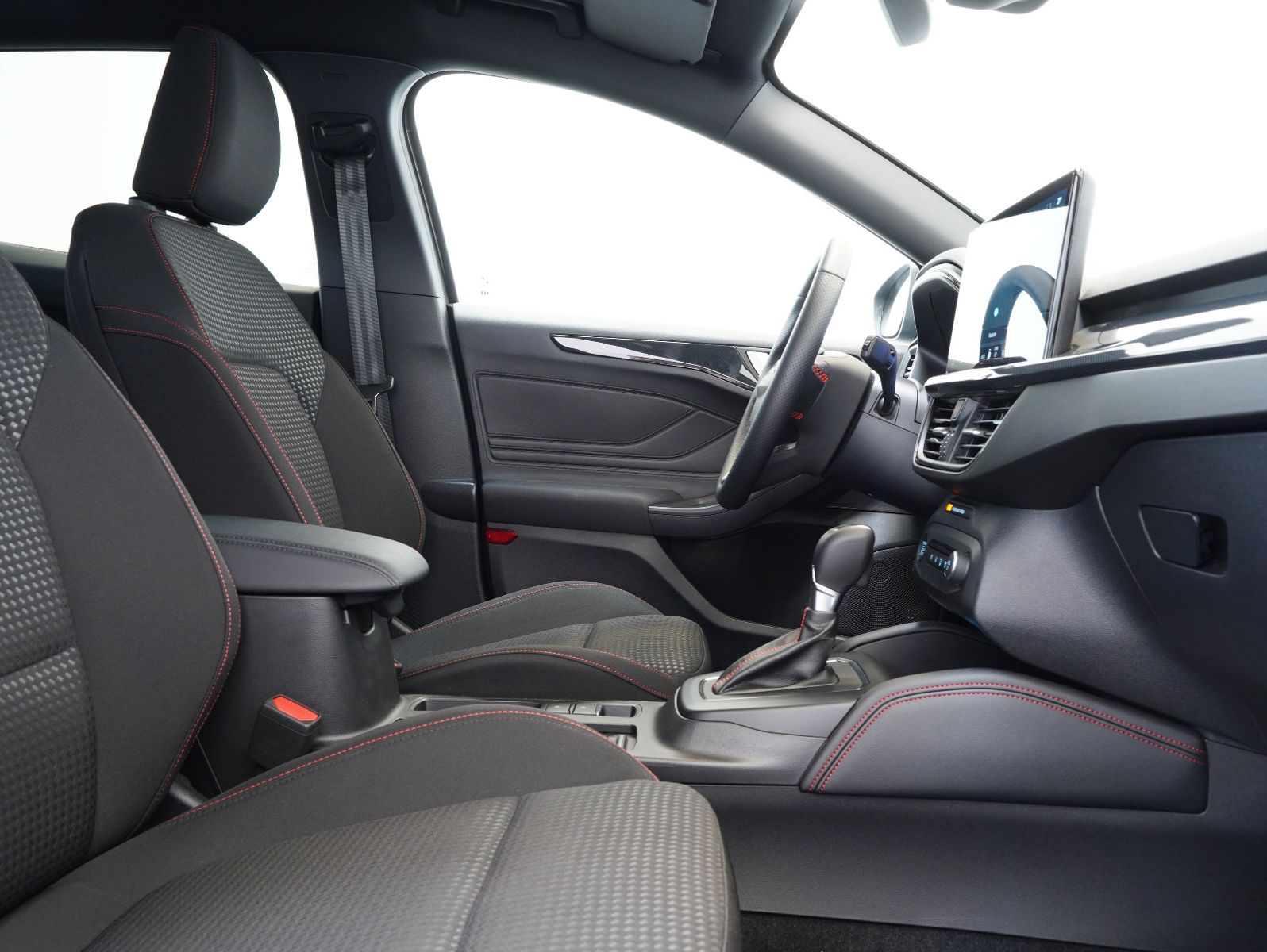 Fahrzeugabbildung Ford Focus Turnier ST-Line X 1.0 EcoBoost Mild-Hybrid