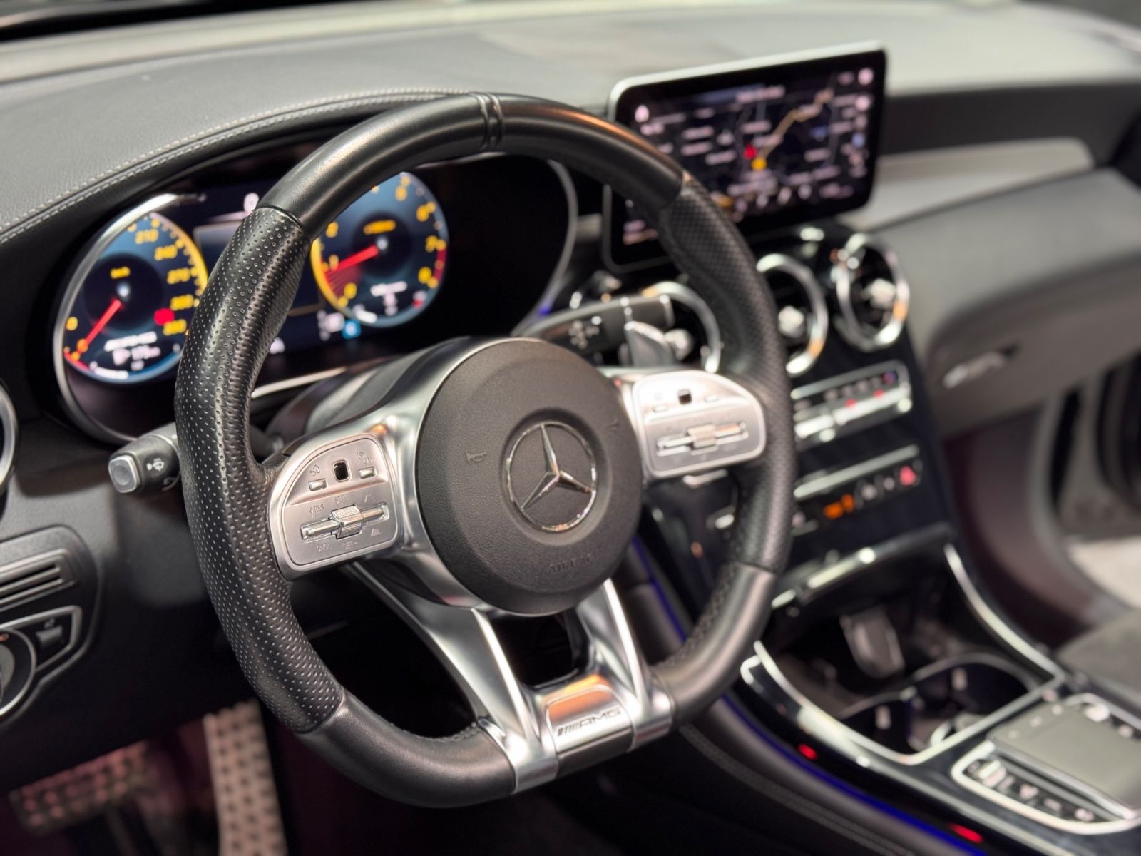 Fahrzeugabbildung Mercedes-Benz GLC 63 AMG 4Matic|PP-SITZE|PANO|AHK|360 KAMERA|