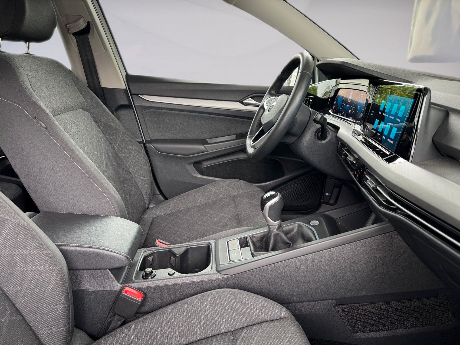 Fahrzeugabbildung Volkswagen Golf VIII Lim. Life 1.5 TSI