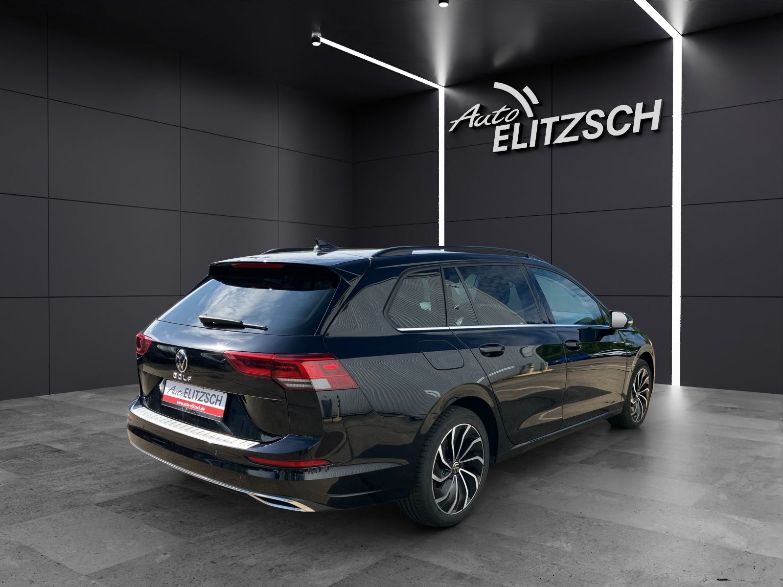 Fahrzeugabbildung Volkswagen Golf VIII Variant TDI Style DSG LEDplus Navi AID