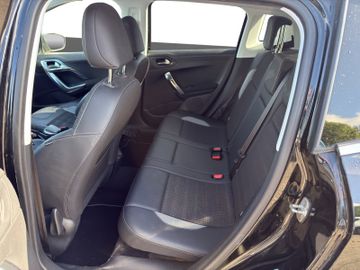 Peugeot 2008 1.2 PureTech 110 Allure Navi+SHZ+PDC
