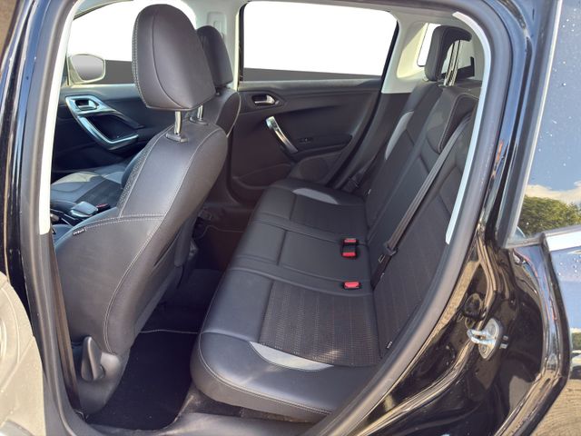 Peugeot 2008 1.2 PureTech 110 Allure Navi+SHZ+PDC