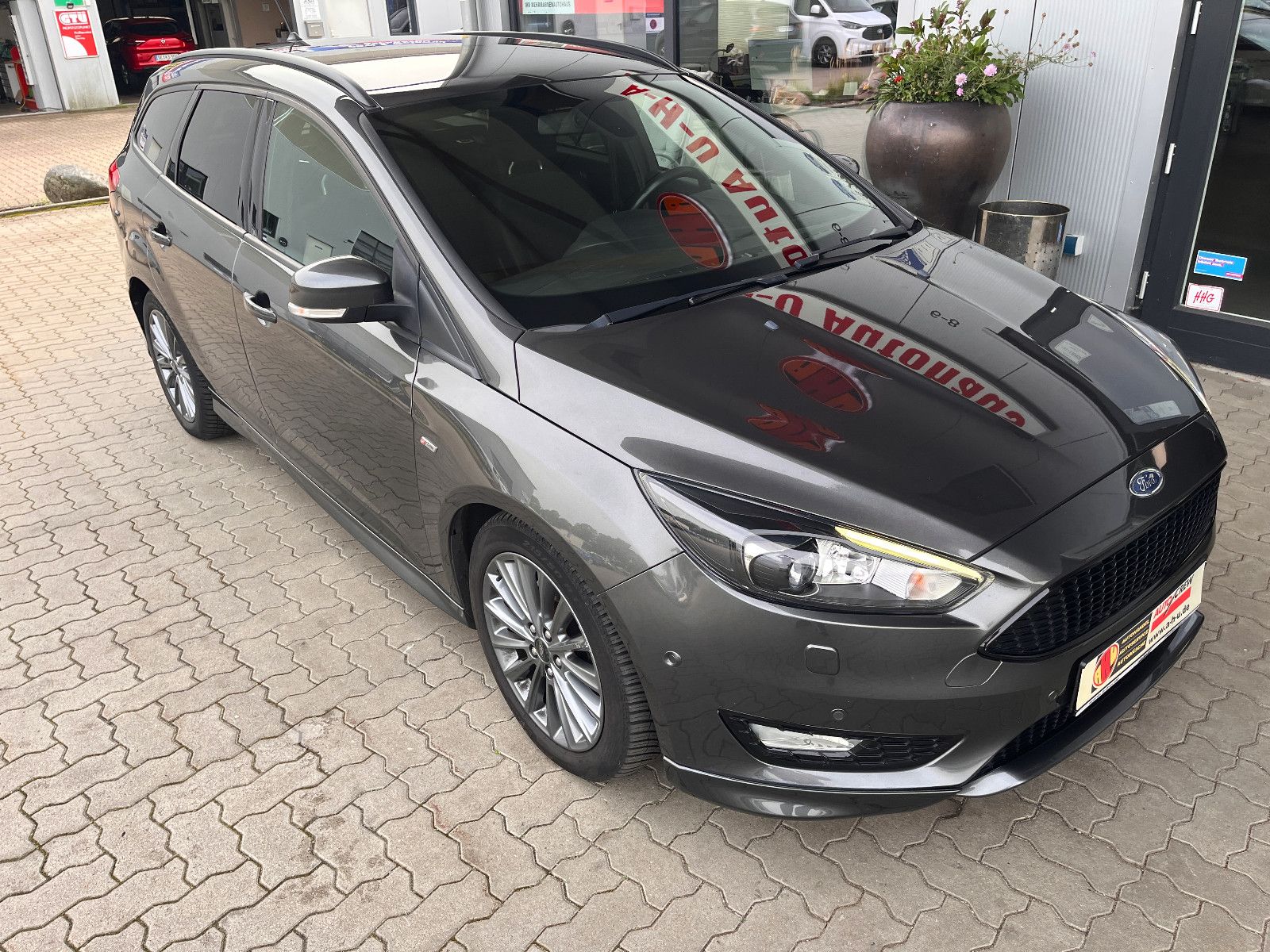 Fahrzeugabbildung Ford Focus Turnier ST-Line 1.5 Turbo Automatik