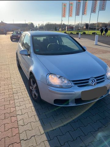 Volkswagen VW Golf 5.  1.6