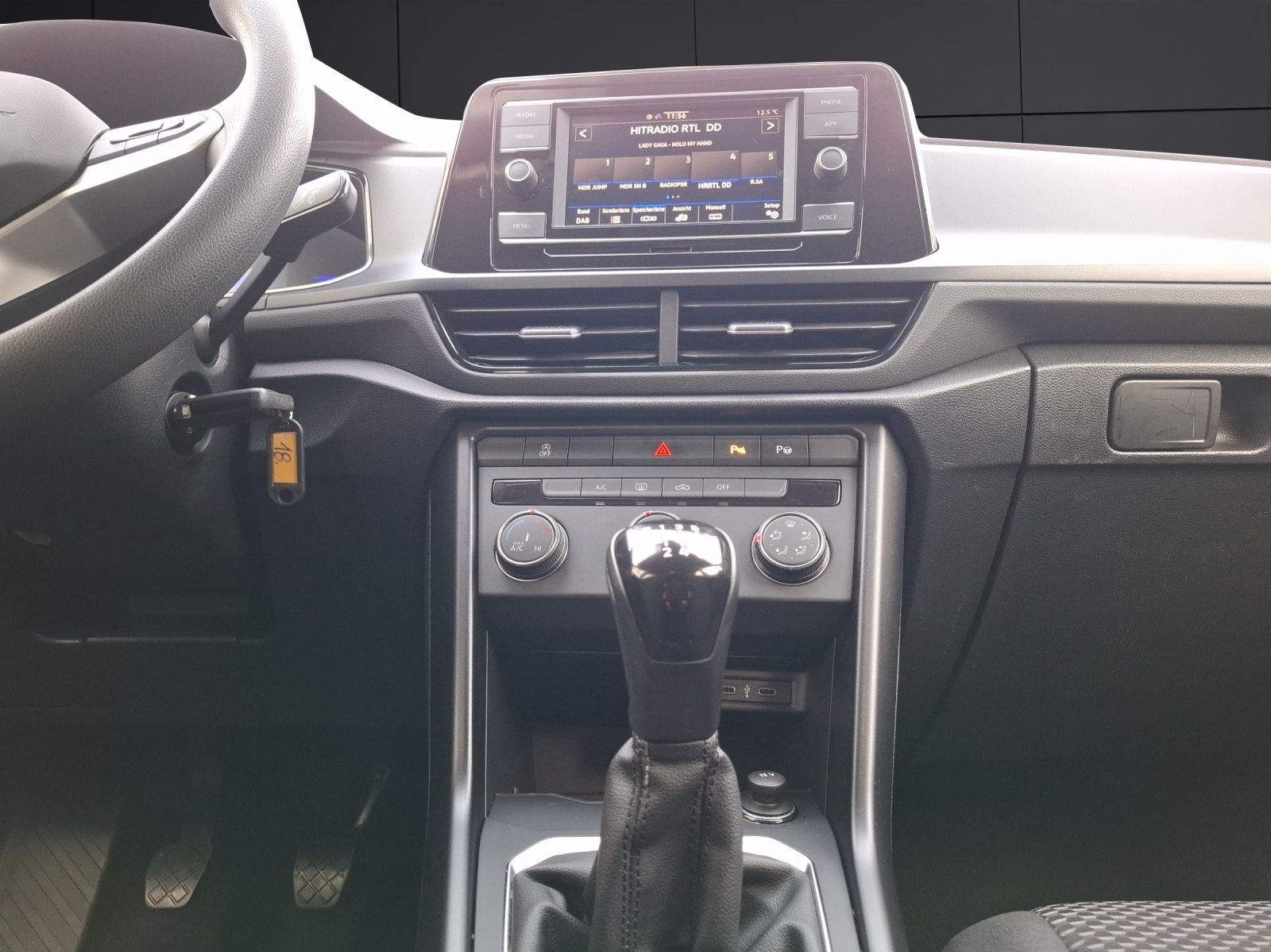 Fahrzeugabbildung Volkswagen T-Roc TSI LED AID Park-Assist SH