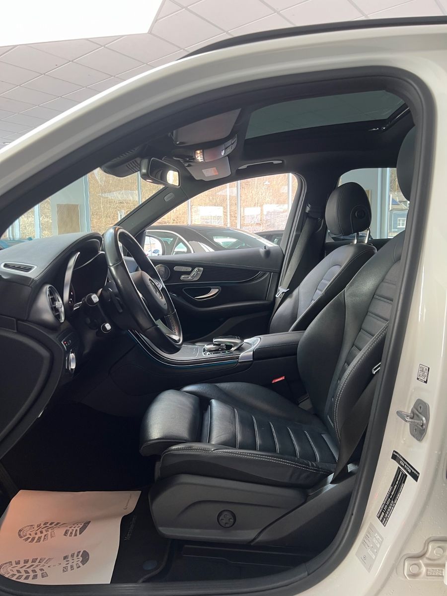 Fahrzeugabbildung Mercedes-Benz GLC 350 d 4Matic AMG LINE *PANORAMADACH*