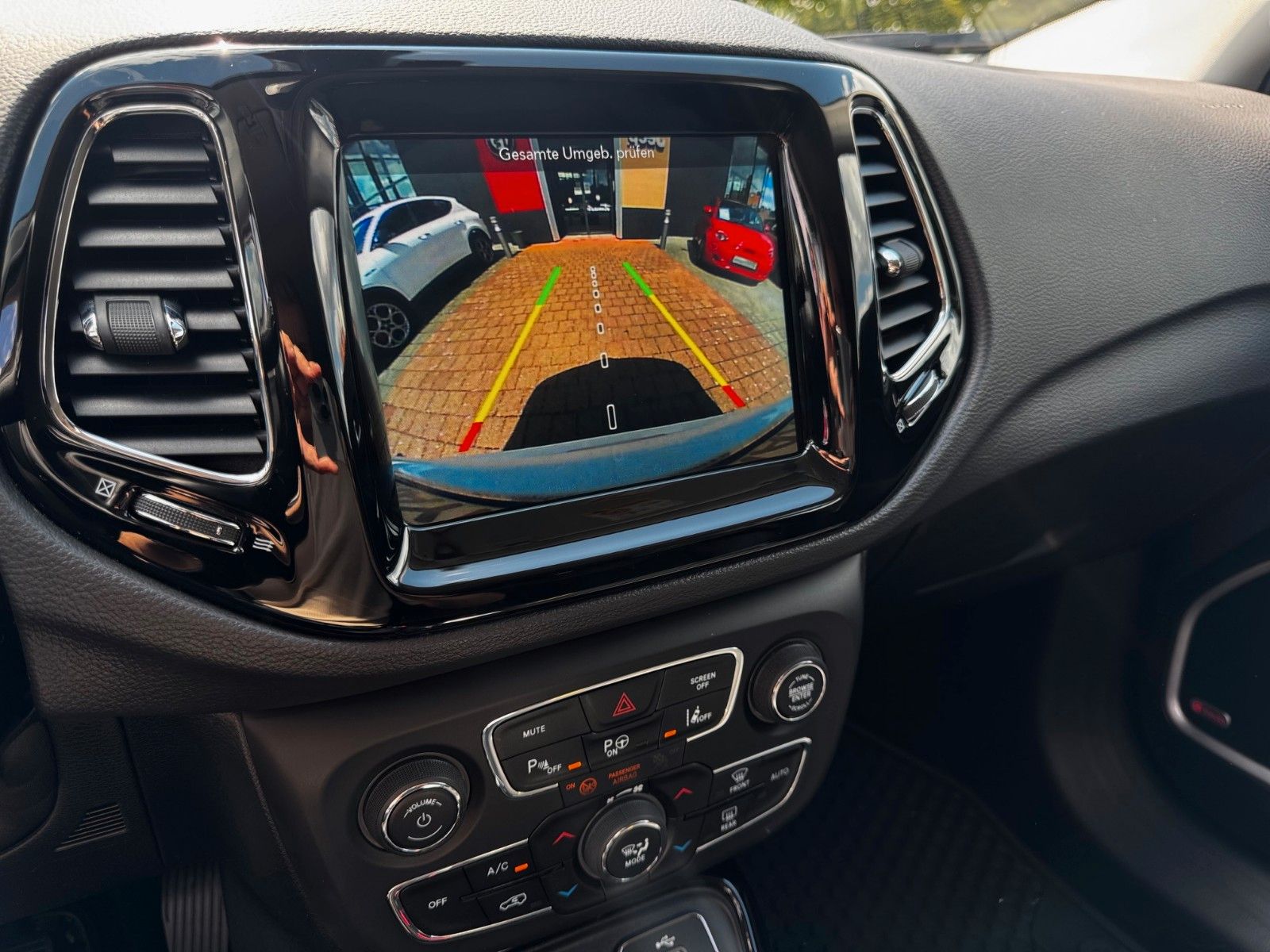 Fahrzeugabbildung Jeep Compass 1,4l 4x4 170PS NAVI SITZH. ACC KAMERA
