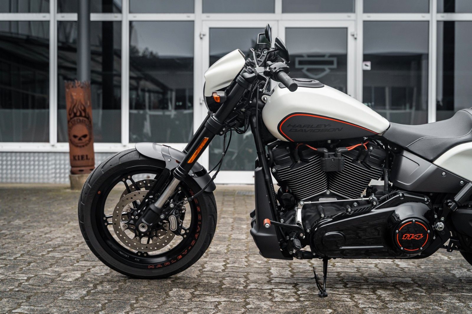 Fahrzeugabbildung Harley-Davidson FXDRS 114 CUI - KESSTECH - SEITLICHER KZH