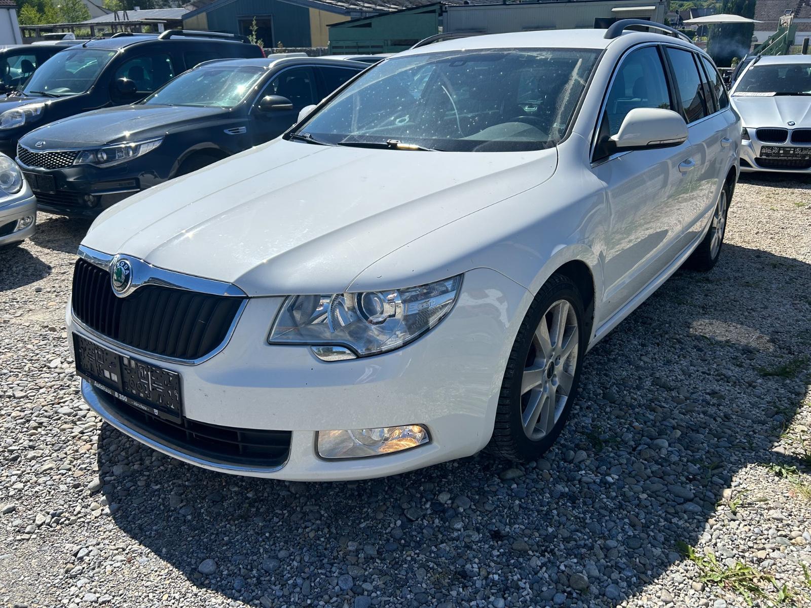 Skoda Superb Combi Elegance 4x4 *TÜV NEU*