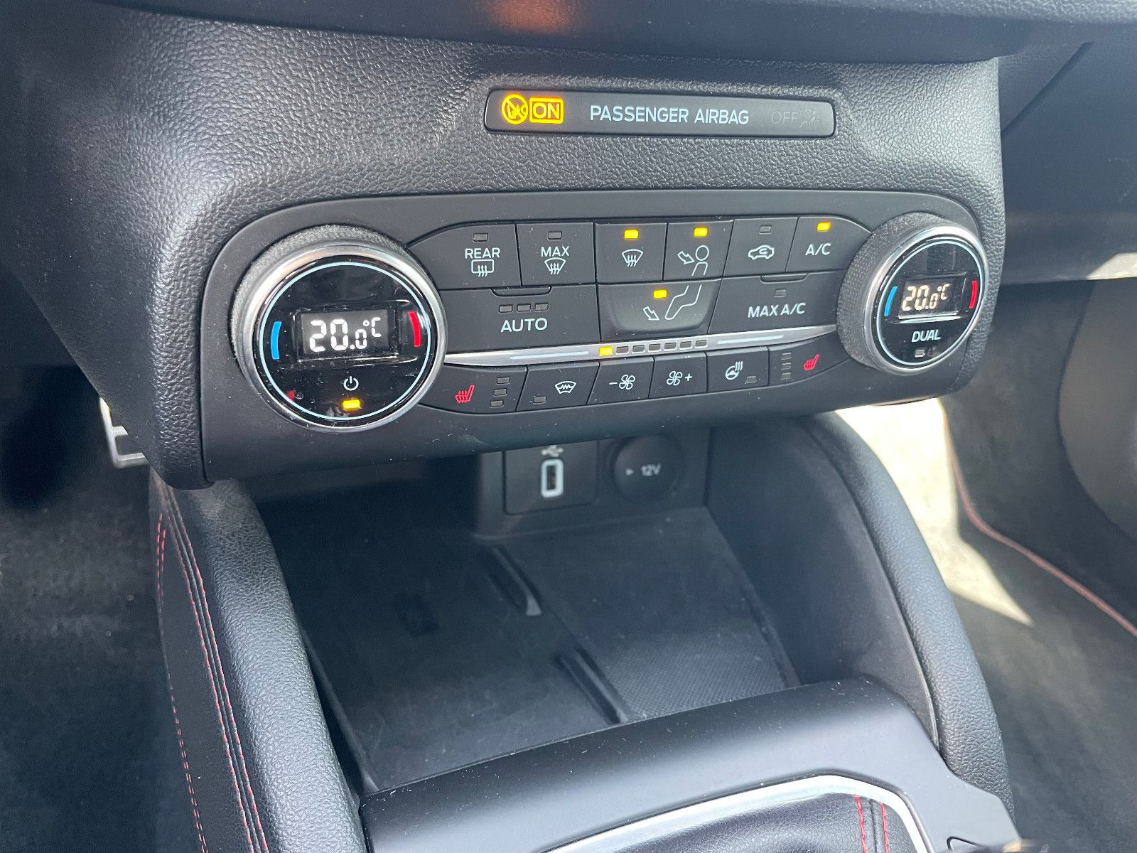 Fahrzeugabbildung Ford Focus ST-Line X Hybrid, tot.W.Ass., Abstandstemp