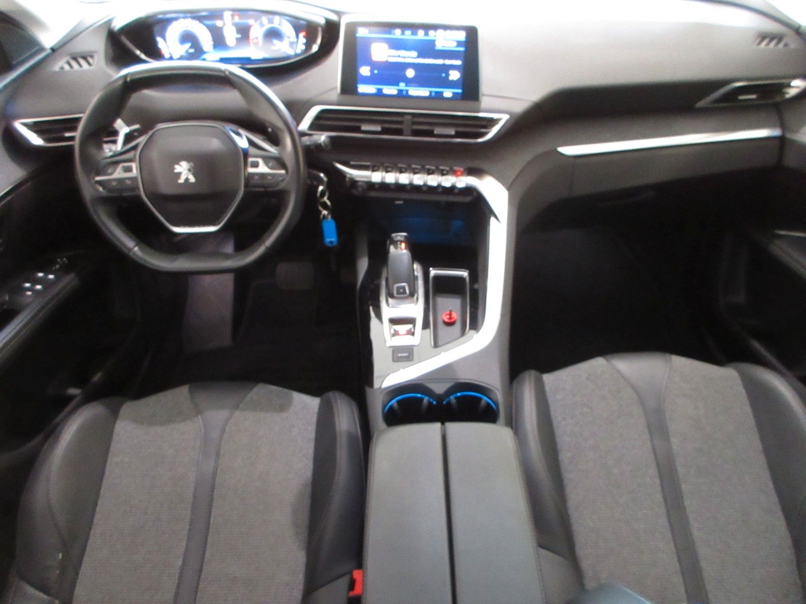 Fahrzeugabbildung Peugeot 5008 Allure 1.5D LED/NAVI/SHZ/AHK/VIRTUAL