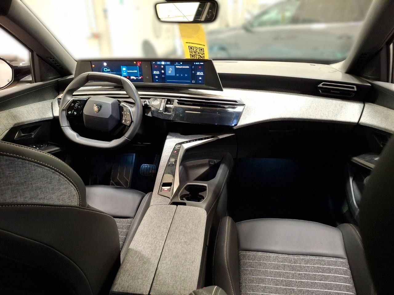 Fahrzeugabbildung Peugeot 5008 Hybrid 145 ALLURE DSC 7-SITZ NAVI/KAMERA/SH