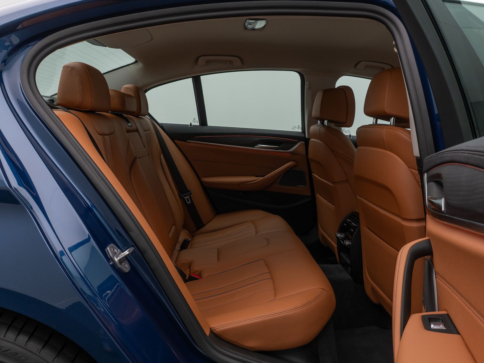 Fahrzeugabbildung BMW 530d xD LuxuryLine H/K DAB Komfort Alarm AHK ACC