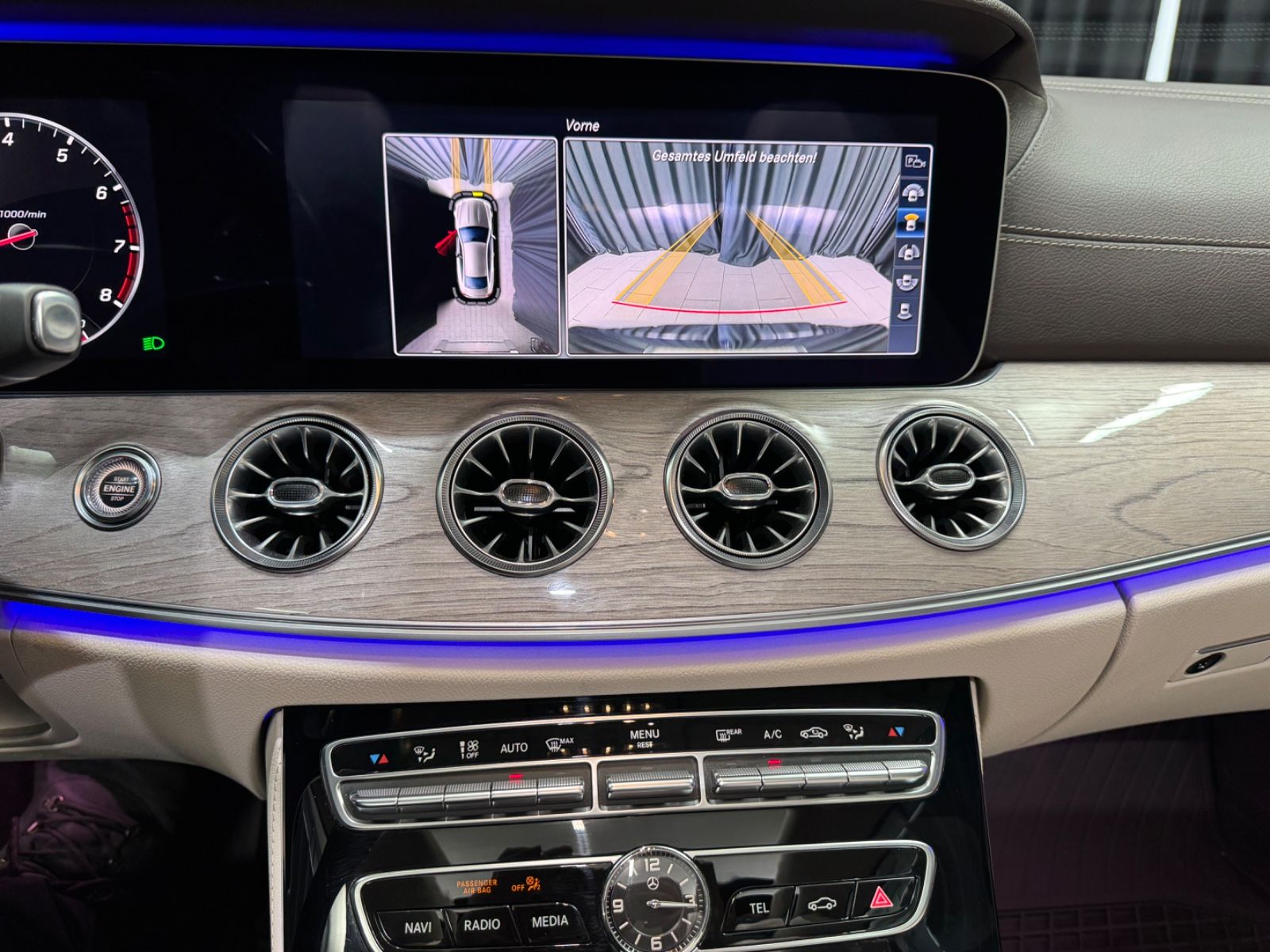 Fahrzeugabbildung Mercedes-Benz E 300 Coupe|AMG-LINE|WIDE-SCREEN|PANO|DESIGNO|