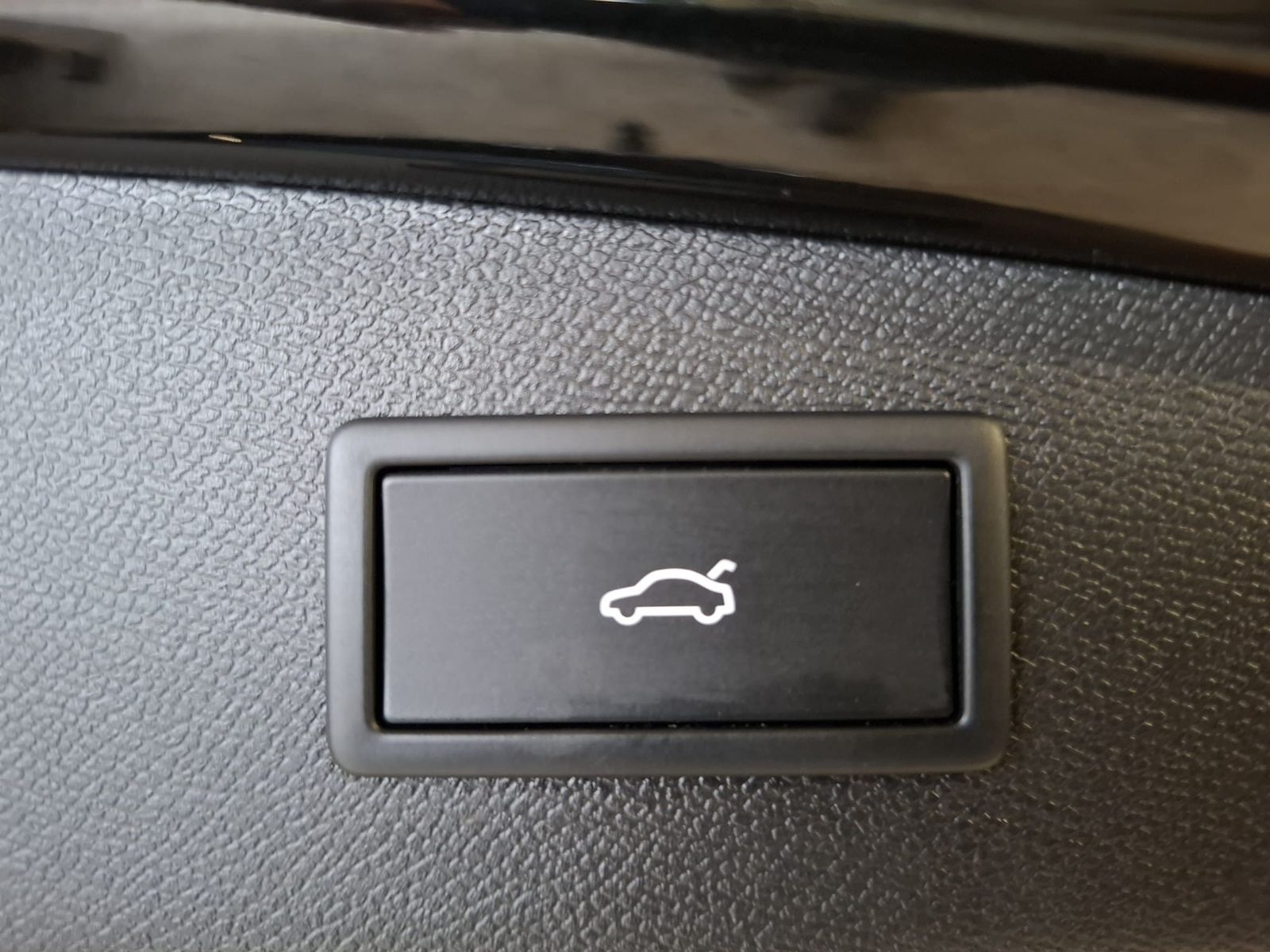 Fahrzeugabbildung CUPRA Leon 1.5 eTSI DSG AHK*DYNAMICA*EDGE*LED*5JGARAN.