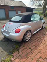 Volkswagen New Beetle 1.4 Cabriolet - Volkswagen New Beetle mit Benzin-Antrieb: Silber, Cabrio
