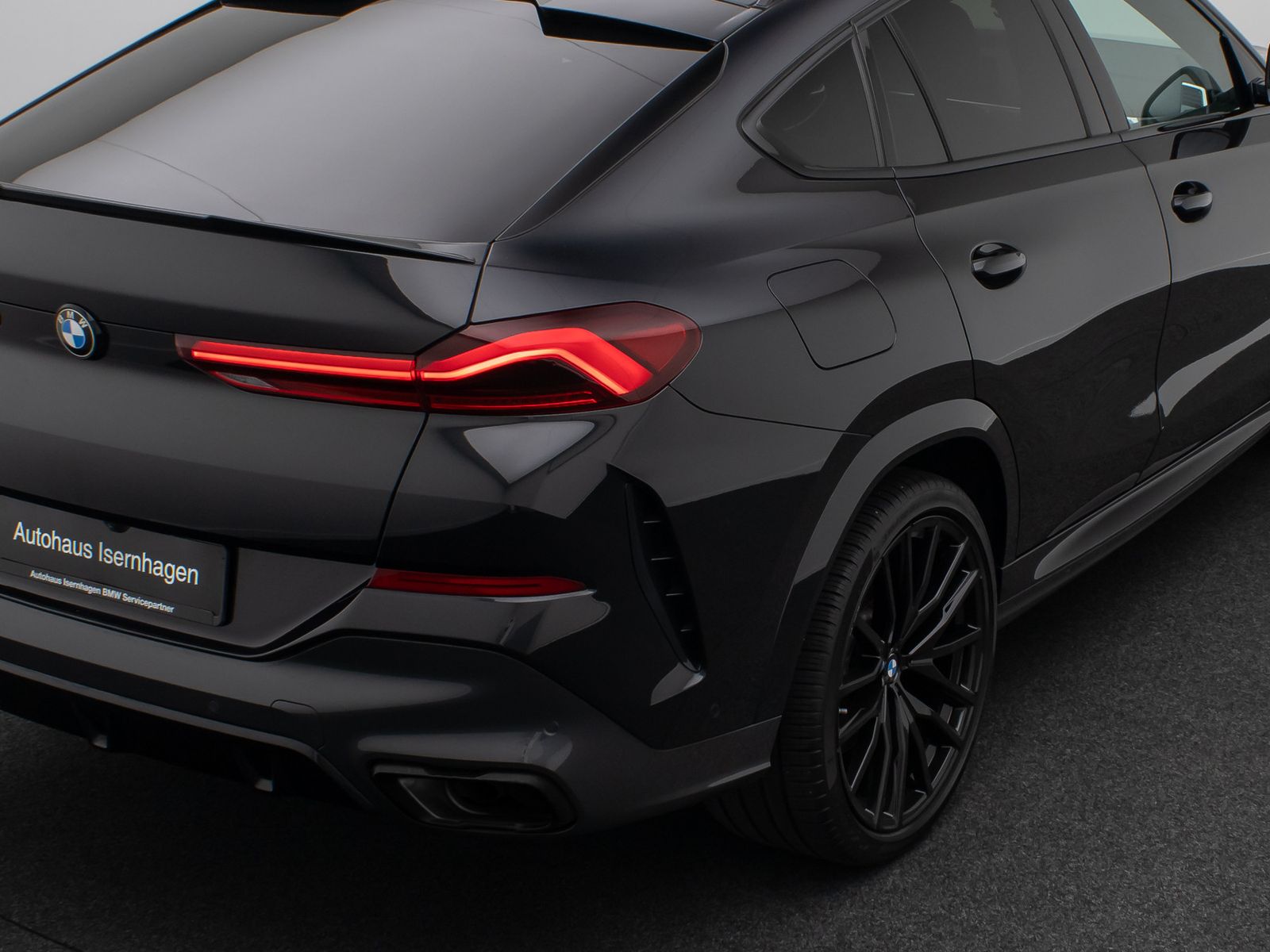 Fahrzeugabbildung BMW X6 M50i 360&deg;Laser DAB H/K Panoram Individual 22"