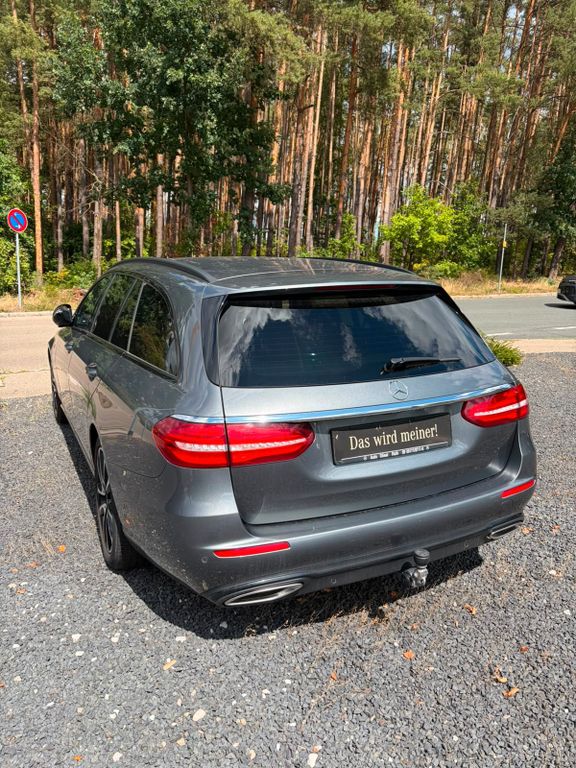 Image of Mercedes-Benz E 200