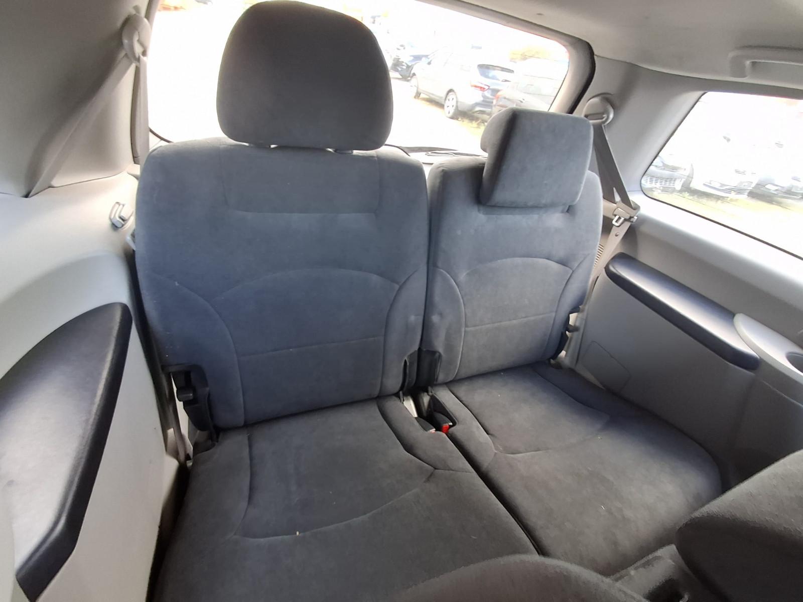 Mitsubishi Grandis 2005 — photo 12