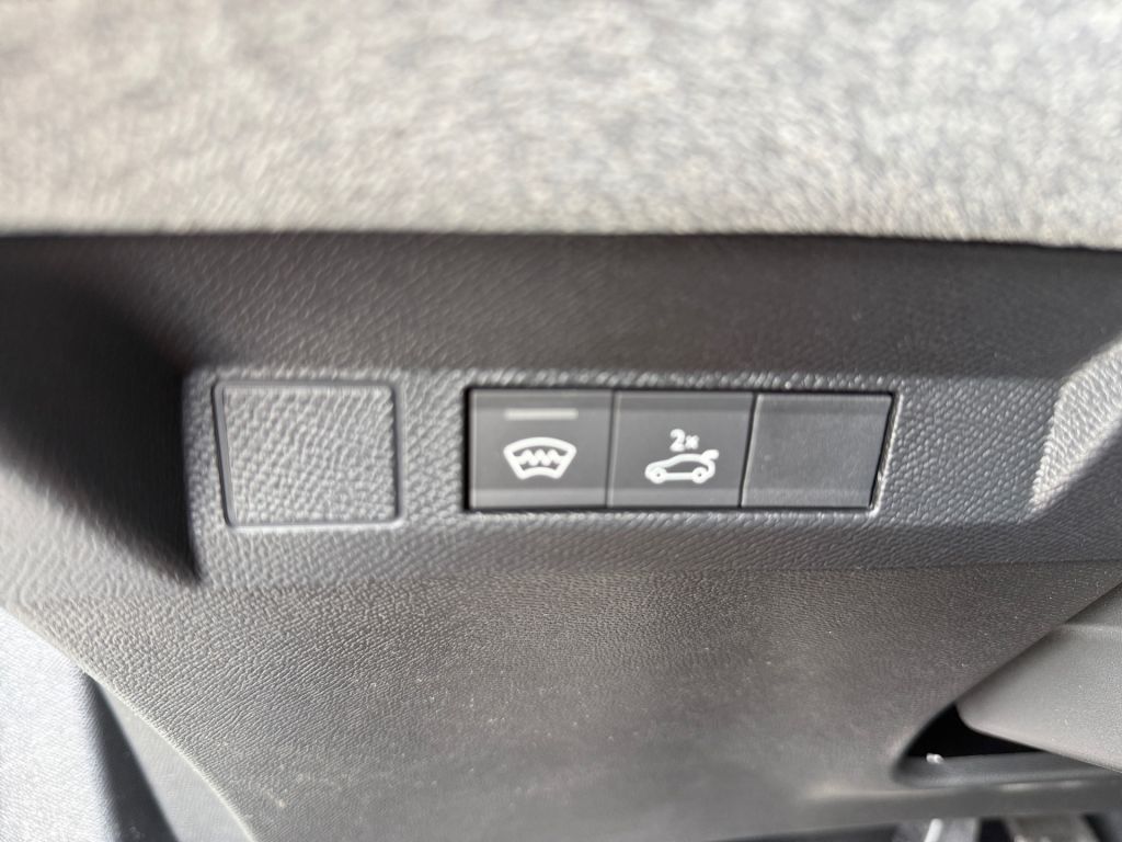 Fahrzeugabbildung Citroën C5 Aircross Hybrid 145 TEAM D mit Winter Paket