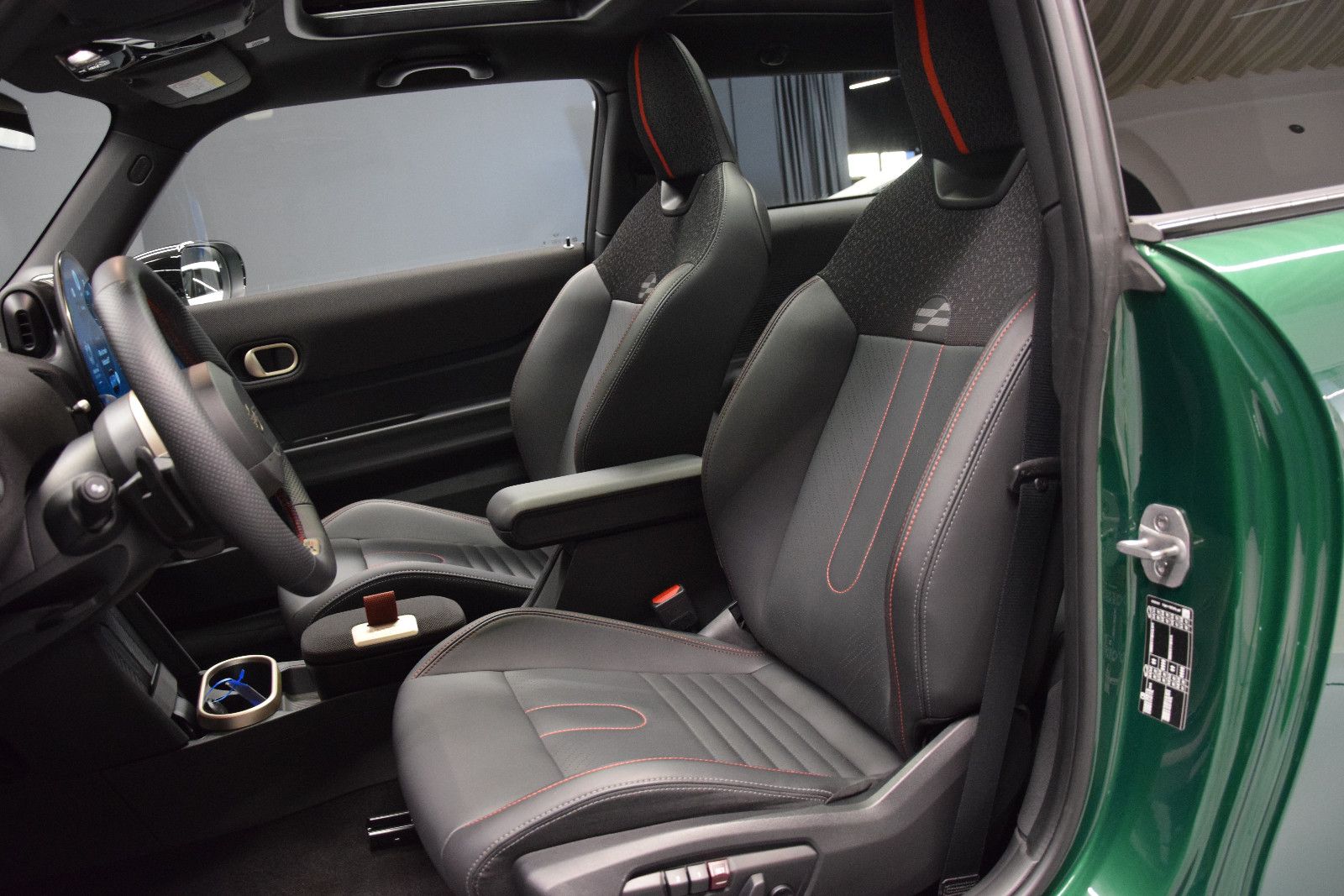 Fahrzeugabbildung MINI Cooper C JCW Trim Paket-XL Pano H&k 360° HuD