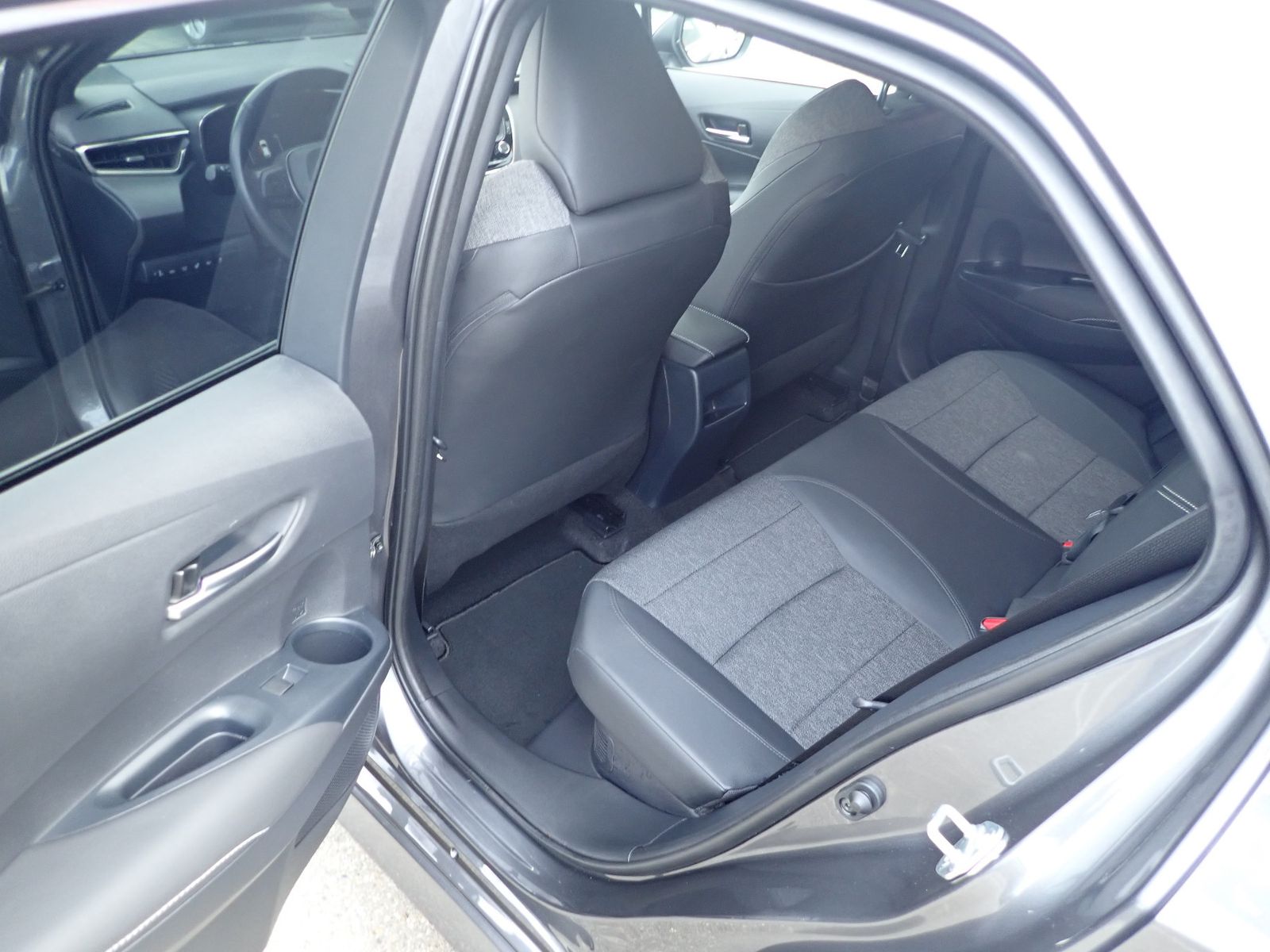 Fahrzeugabbildung Toyota Corolla Hybrid Team D