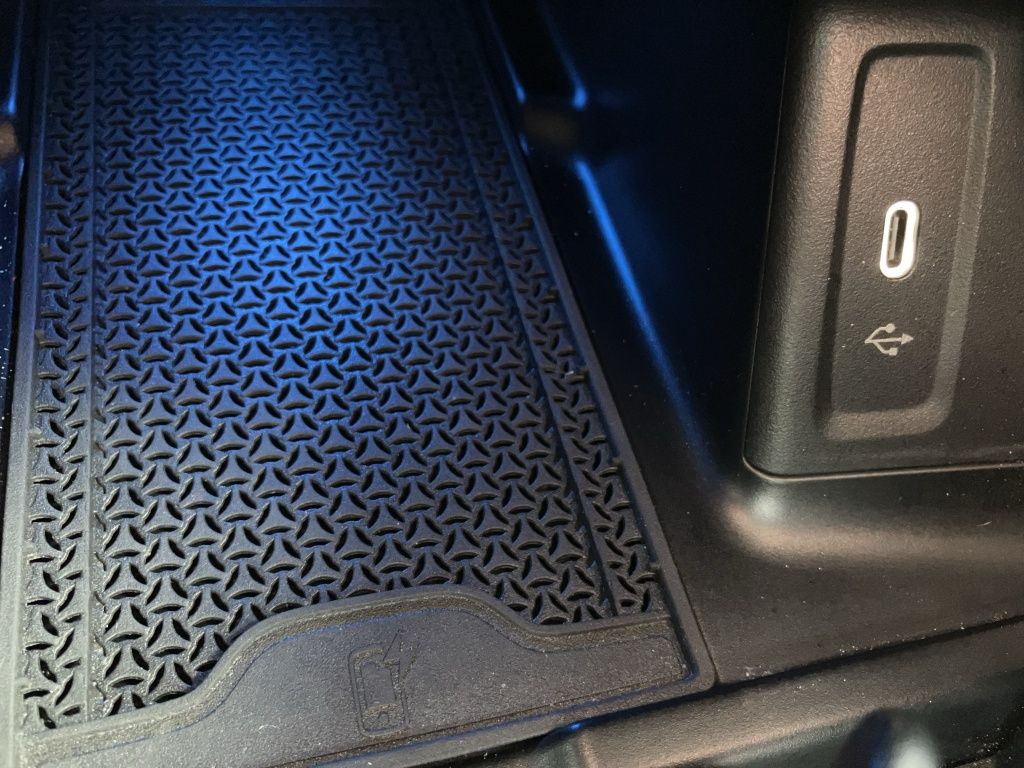 Fahrzeugabbildung Mercedes-Benz GLC 300 e 4M AVANTGARDE*AHK*360°KAM*DIGIT-LIGHT