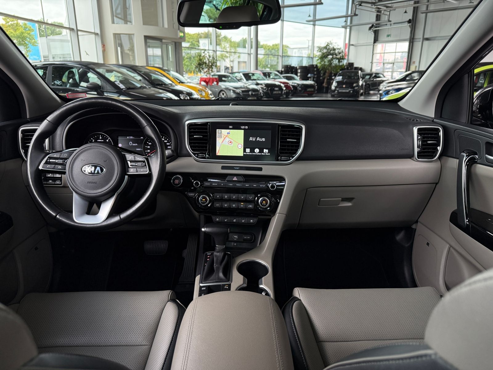 Fahrzeugabbildung Kia Sportage Platinum Edition 4WD PANO LED NAVI