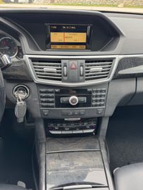 Mercedes E 220 - 12