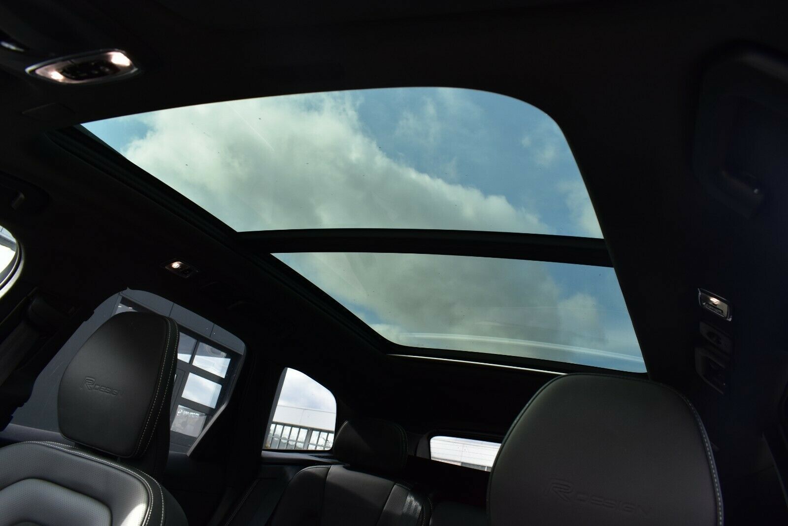 Fahrzeugabbildung Volvo XC60 T8 Twin Engine R-Design*360°*LUFT*AHK