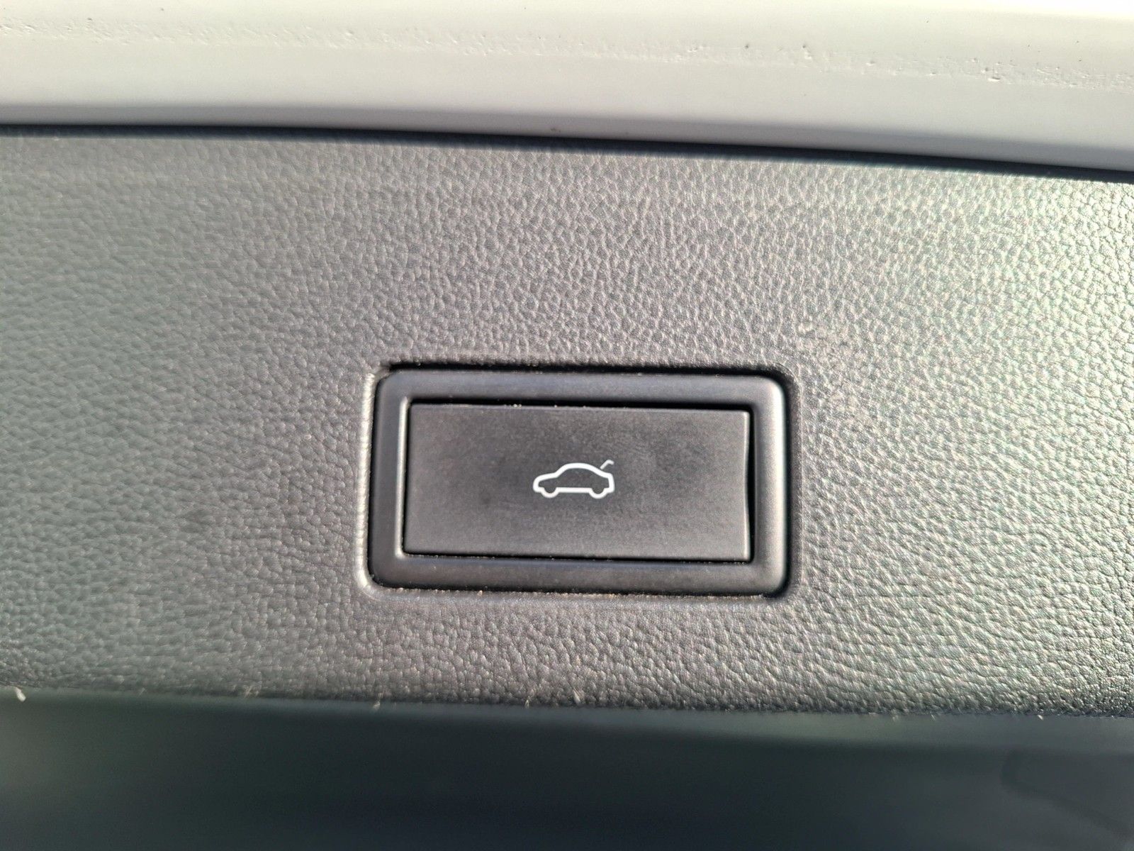 Fahrzeugabbildung Volkswagen Golf VIII Variant R DSG 4M Matrix Navi AID ACC R