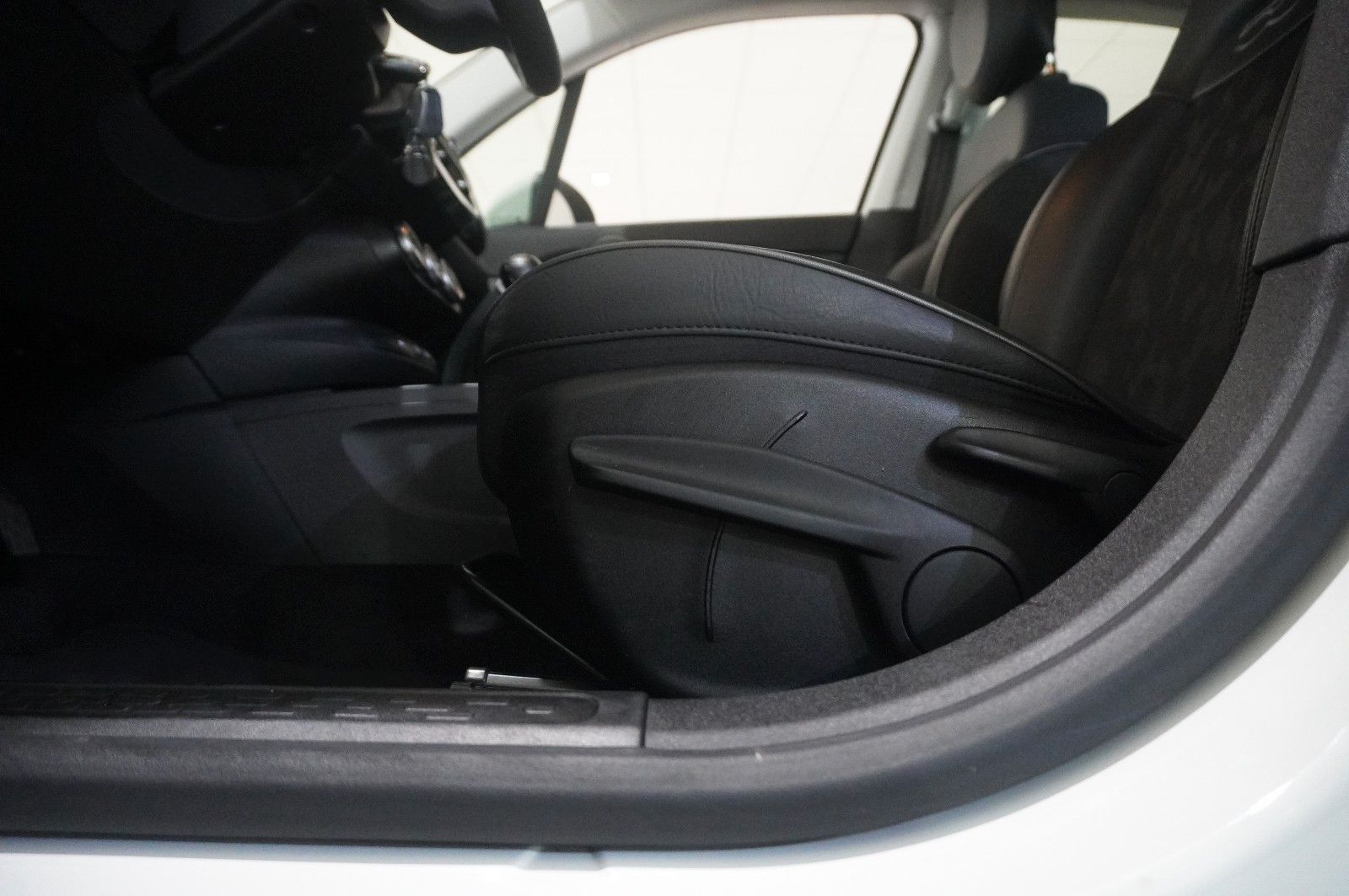 Fahrzeugabbildung Fiat 500X 1.3T CROSS DCT NAVI/LED/PDC/SPORT/TEMP/DAB+