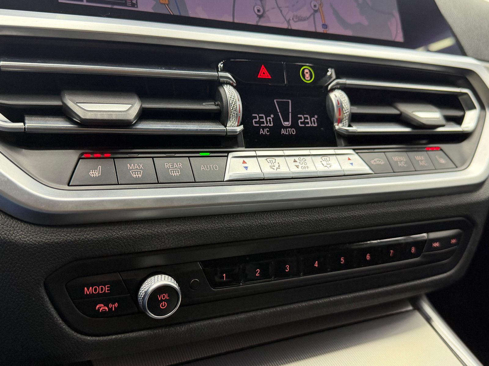 Fahrzeugabbildung BMW 330i xDrive M-SPORT/LIVE COC/HiFi/DEUTSCH